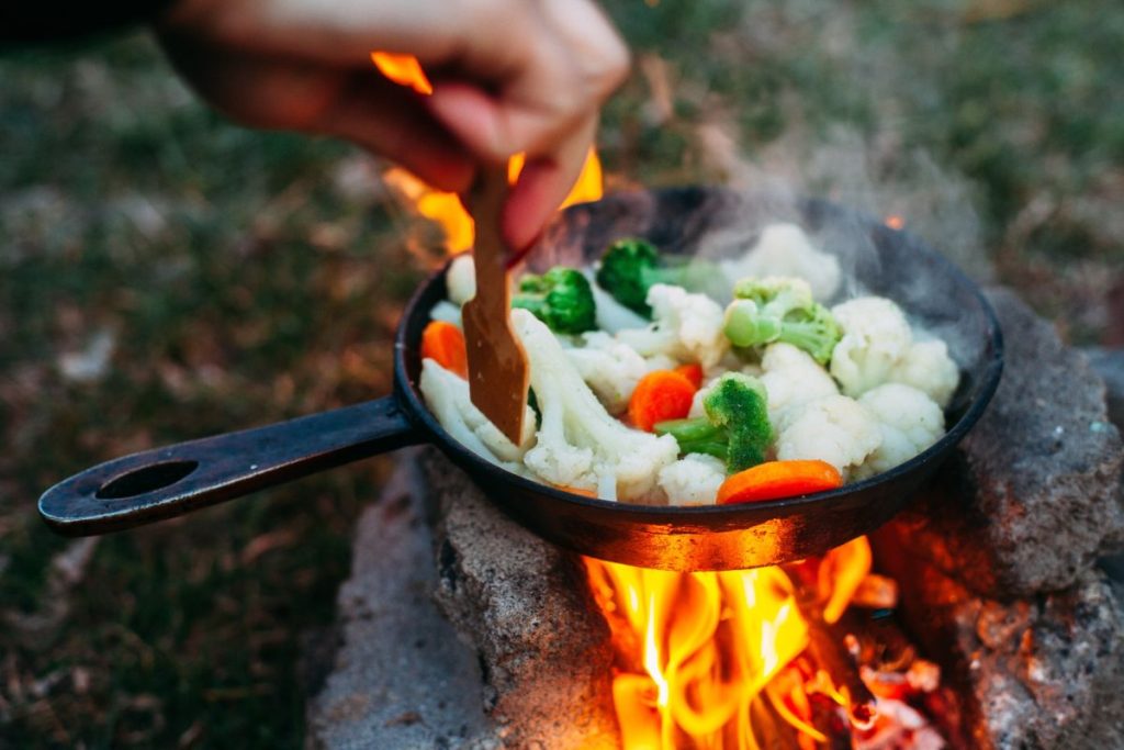 12-Les alternatives aux réchauds à gaz pour cuisiner en camping